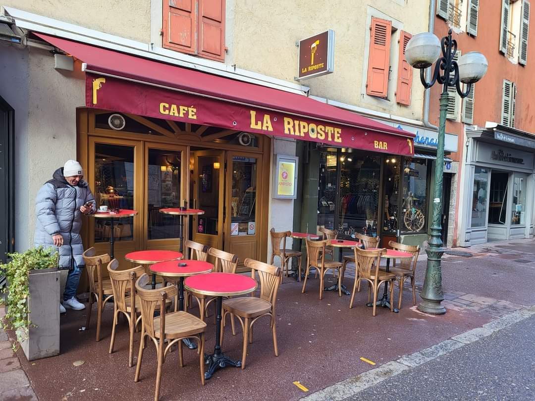 La Riposte